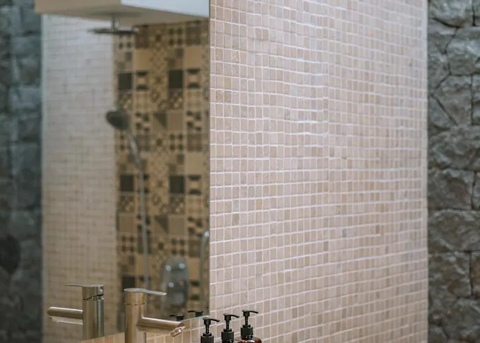 Anahata: Modern 2br W/ Pool In ! *